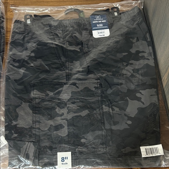 George Other - Men’s George Black and Gray Camo Cargo Above-The-Knee Shorts NWT size XL (40/42)